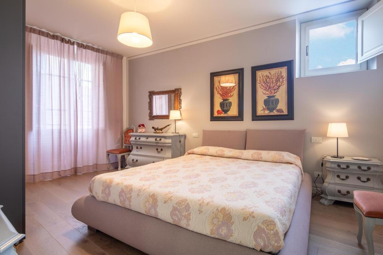 Stunning & Luxurious 1Br Apt 1 Min Walk By Duomo 피렌체 외부 사진